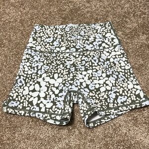Aerie Floral 3” Biker Shorts size medium